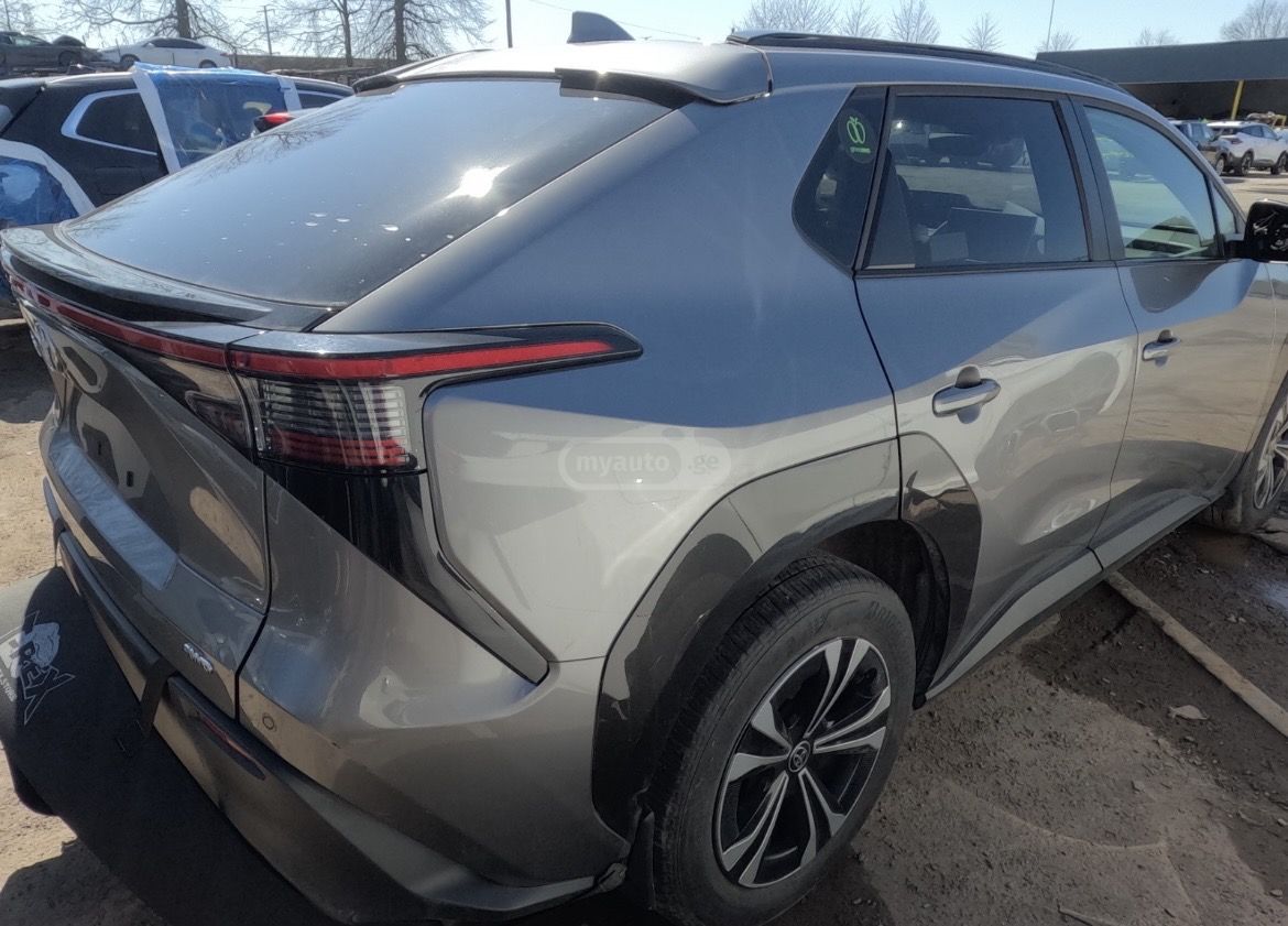 Toyota bZ4X - фото 4