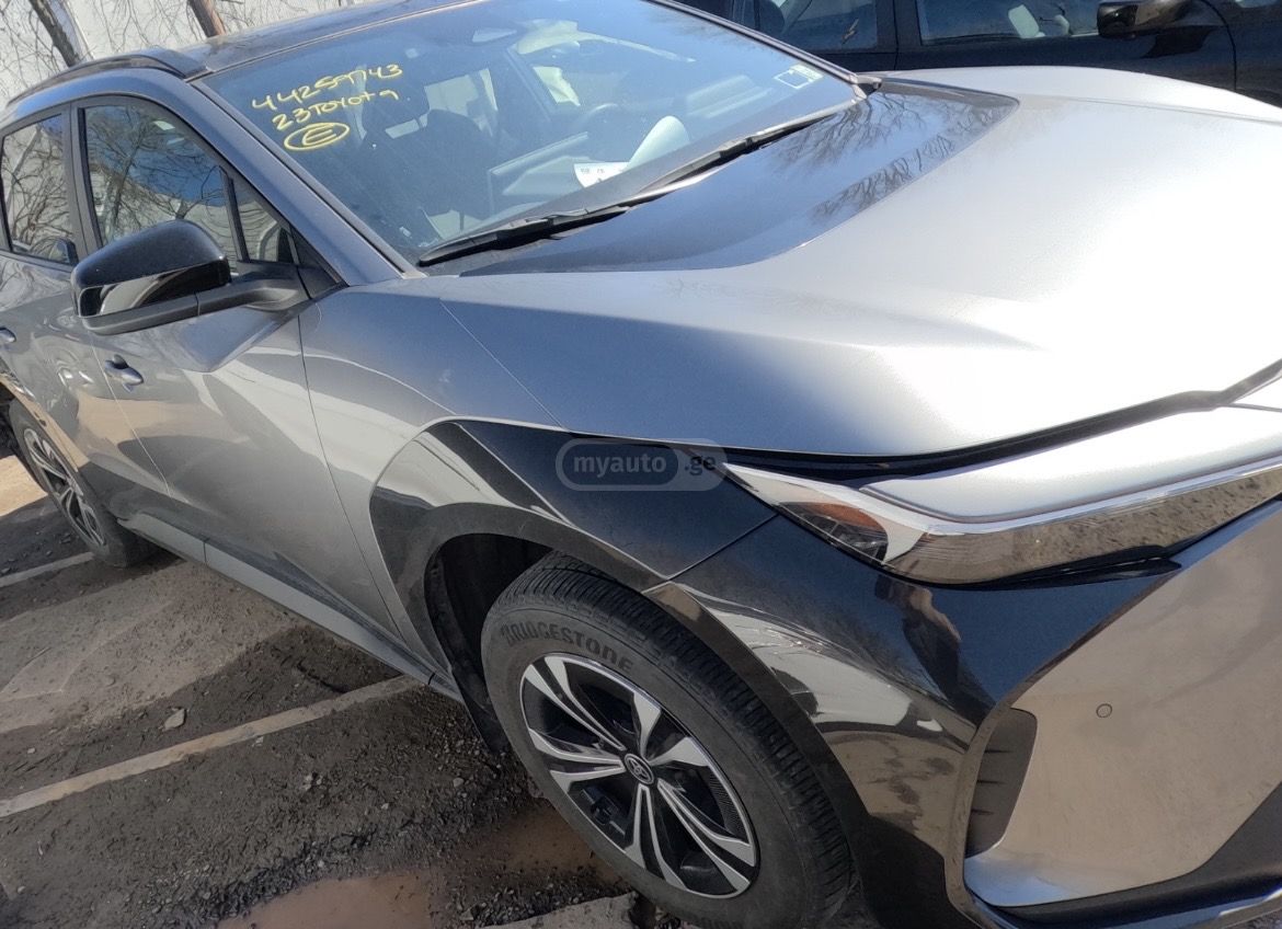 Toyota bZ4X - фото 5