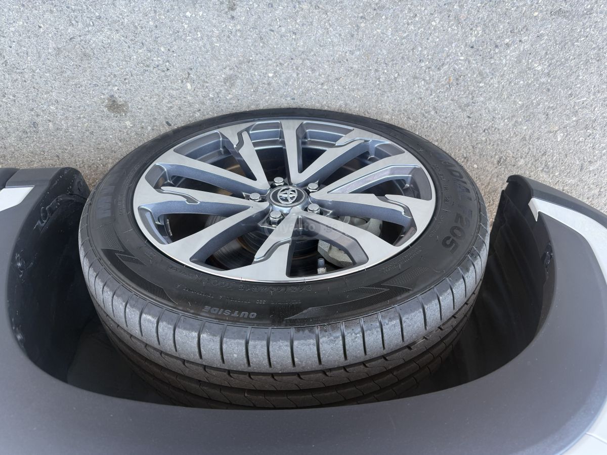 Toyota LE — миниатюра 12