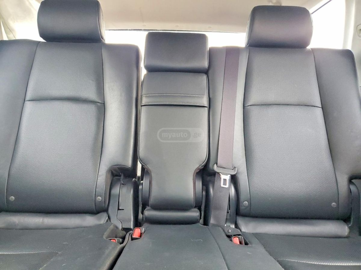 Toyota 4 Runner - фото 10