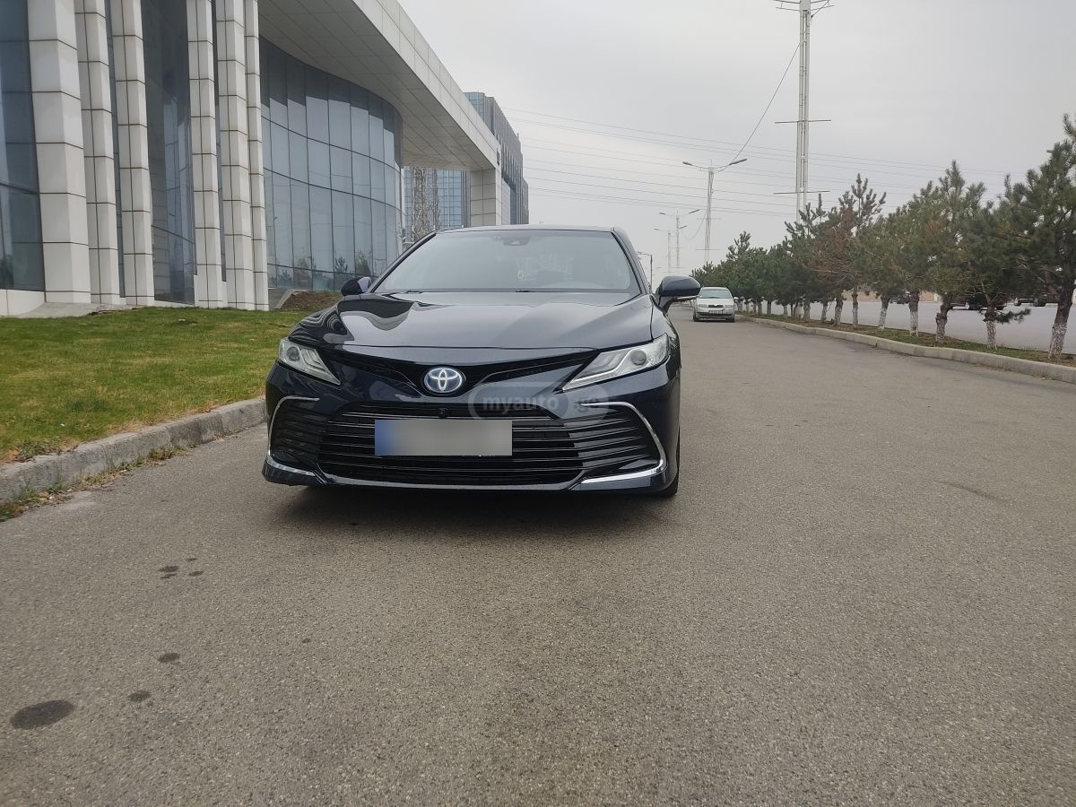 Toyota Camry - фото 1