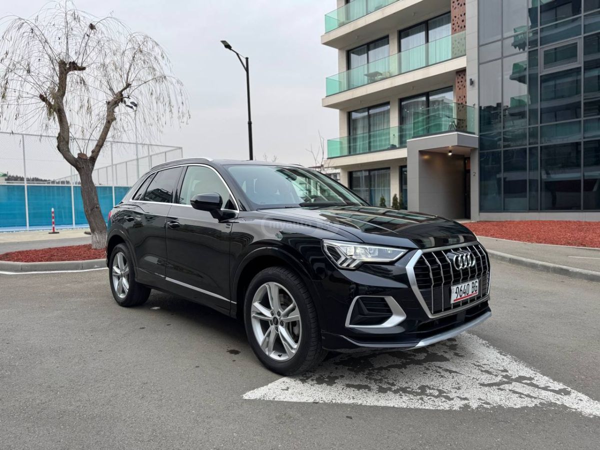 Audi Q3 - фото 1