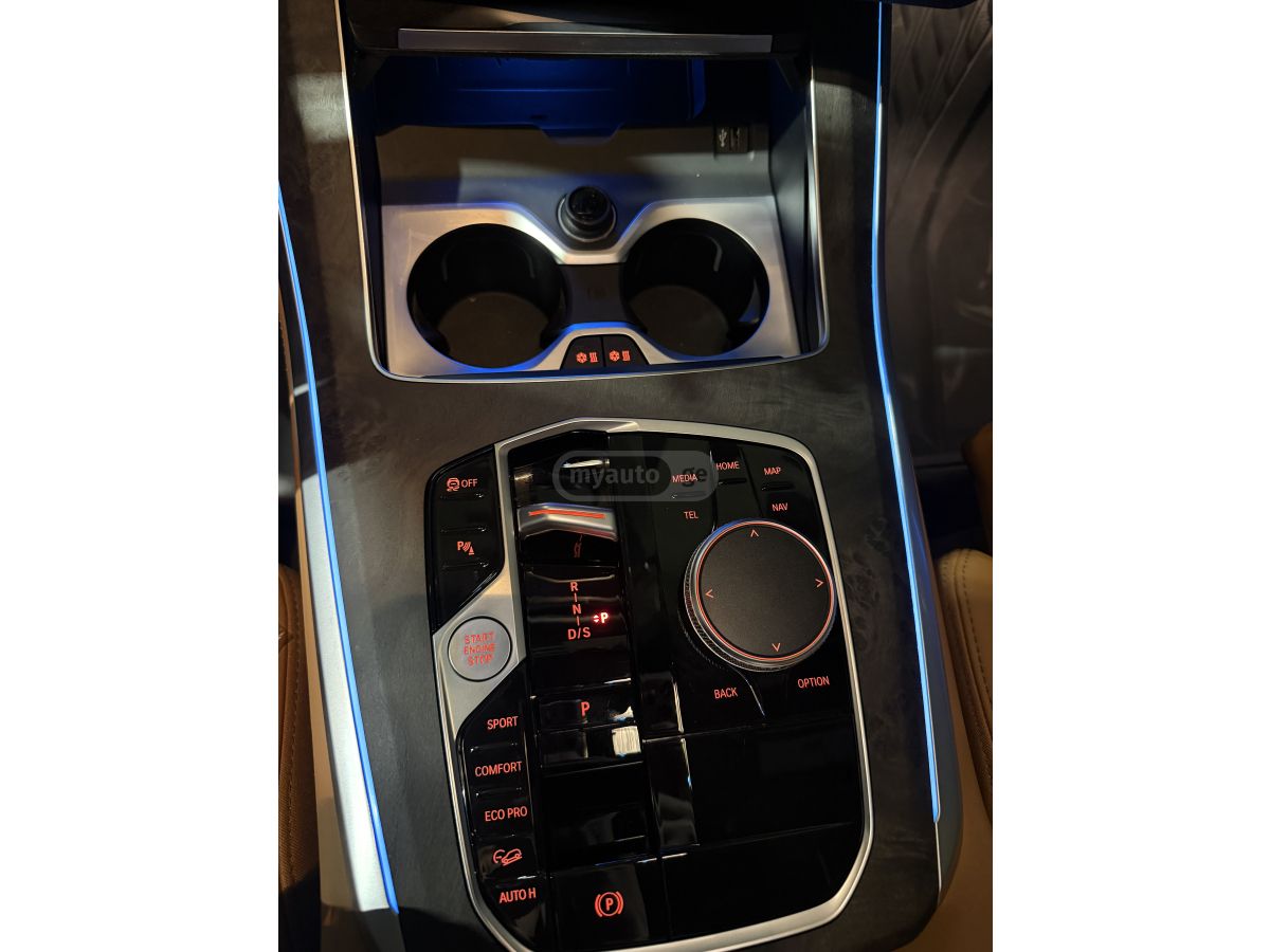 BMW xDrive40i M SPORT PRO 09/2023 — миниатюра 11