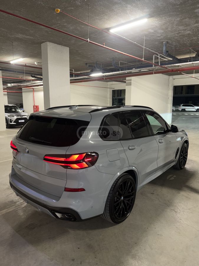 BMW xDrive40i M SPORT PRO 09/2023 — миниатюра 5