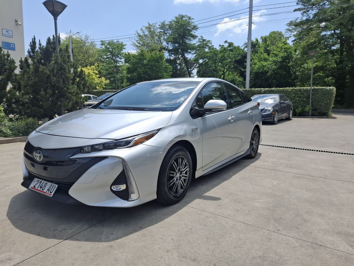 Toyota Prius - фото 1