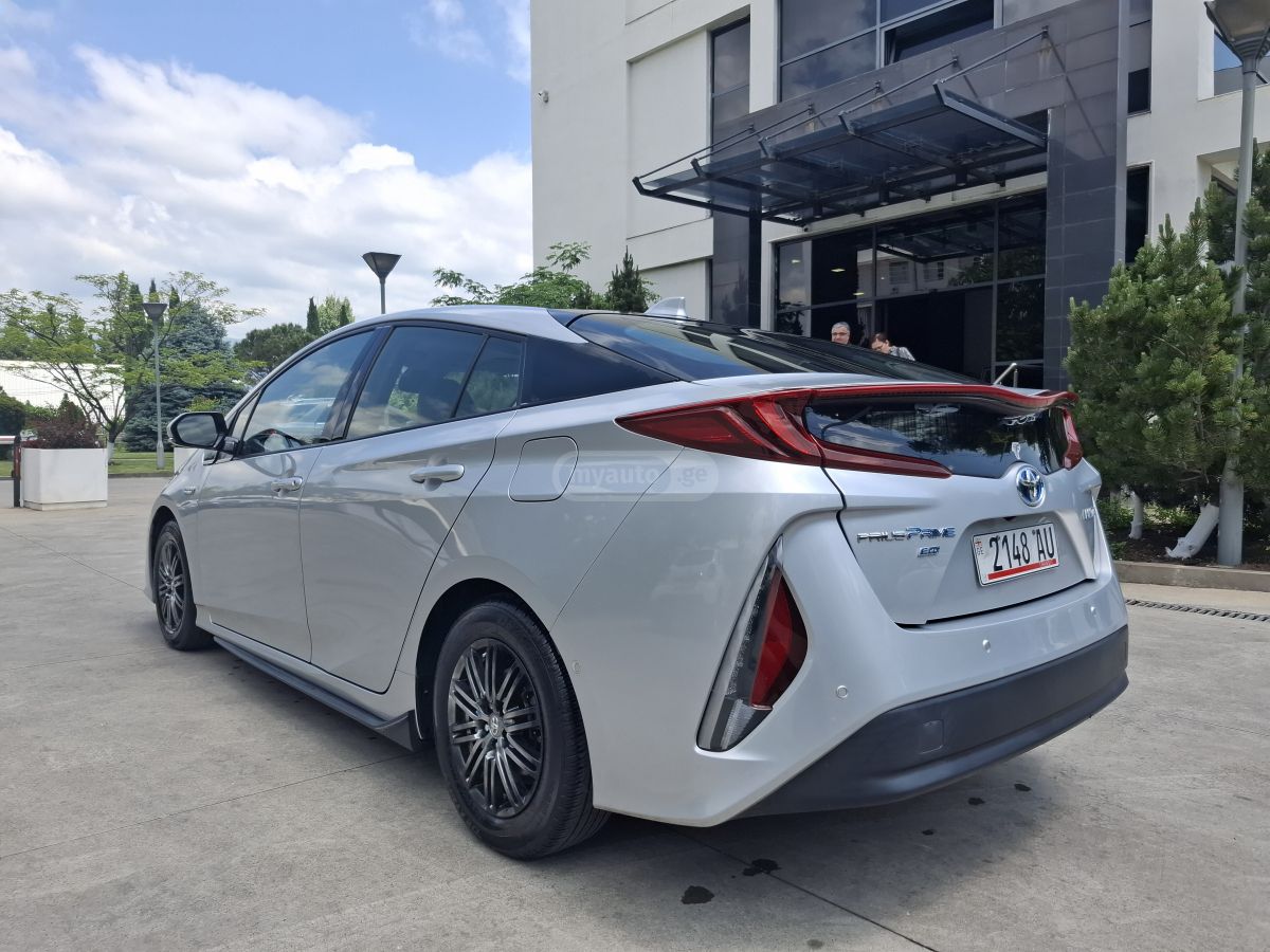 Toyota Prius - фото 6