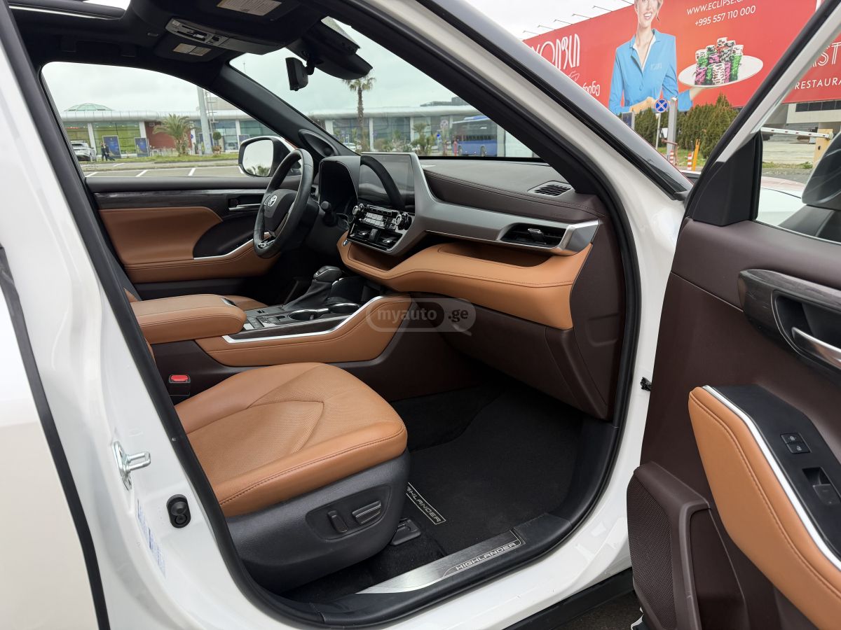 Toyota Platinum 4dr All-Wheel Drive A — миниатюра 10