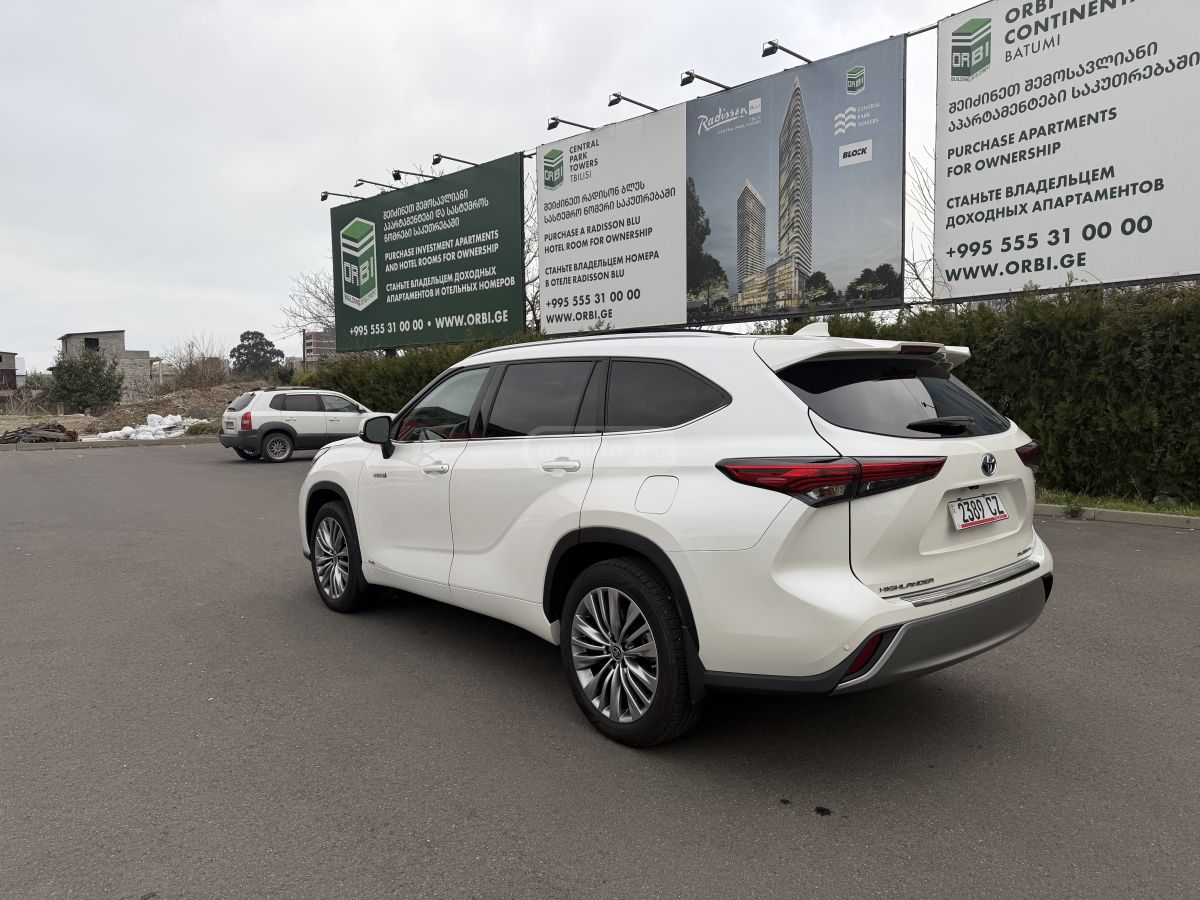 Toyota Platinum 4dr All-Wheel Drive A — миниатюра 5