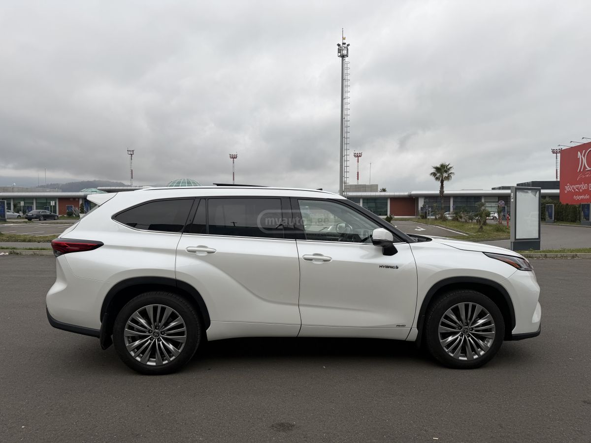 Toyota Platinum 4dr All-Wheel Drive A — миниатюра 8