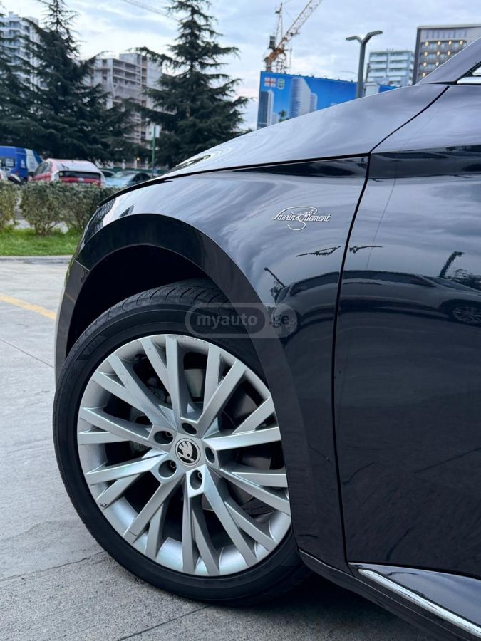 Skoda Superb - фото 8