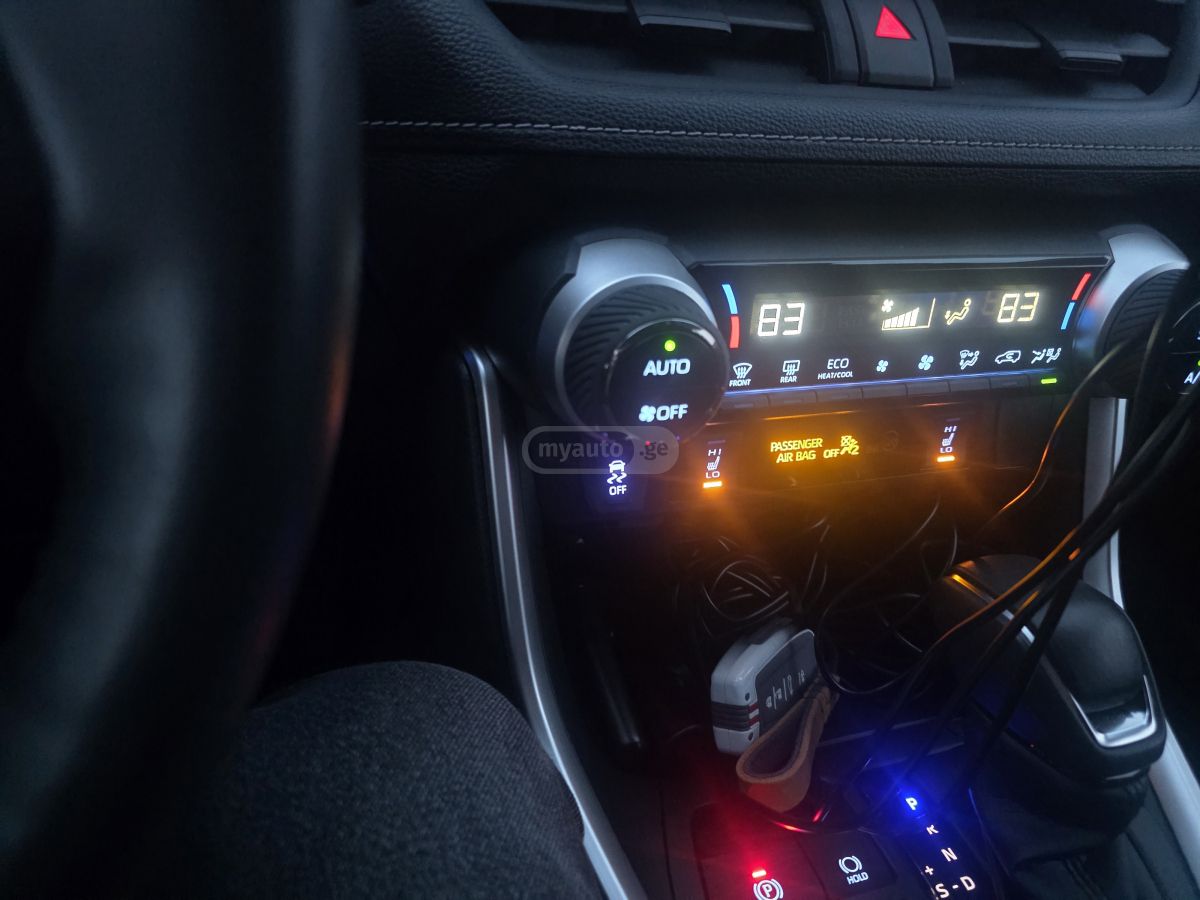 Toyota RAV 4 - фото 14