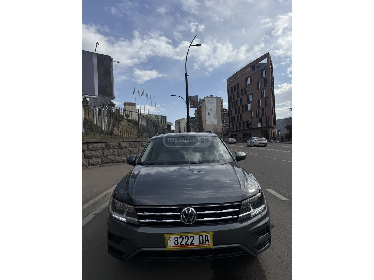 Volkswagen Tiguan - фото 1