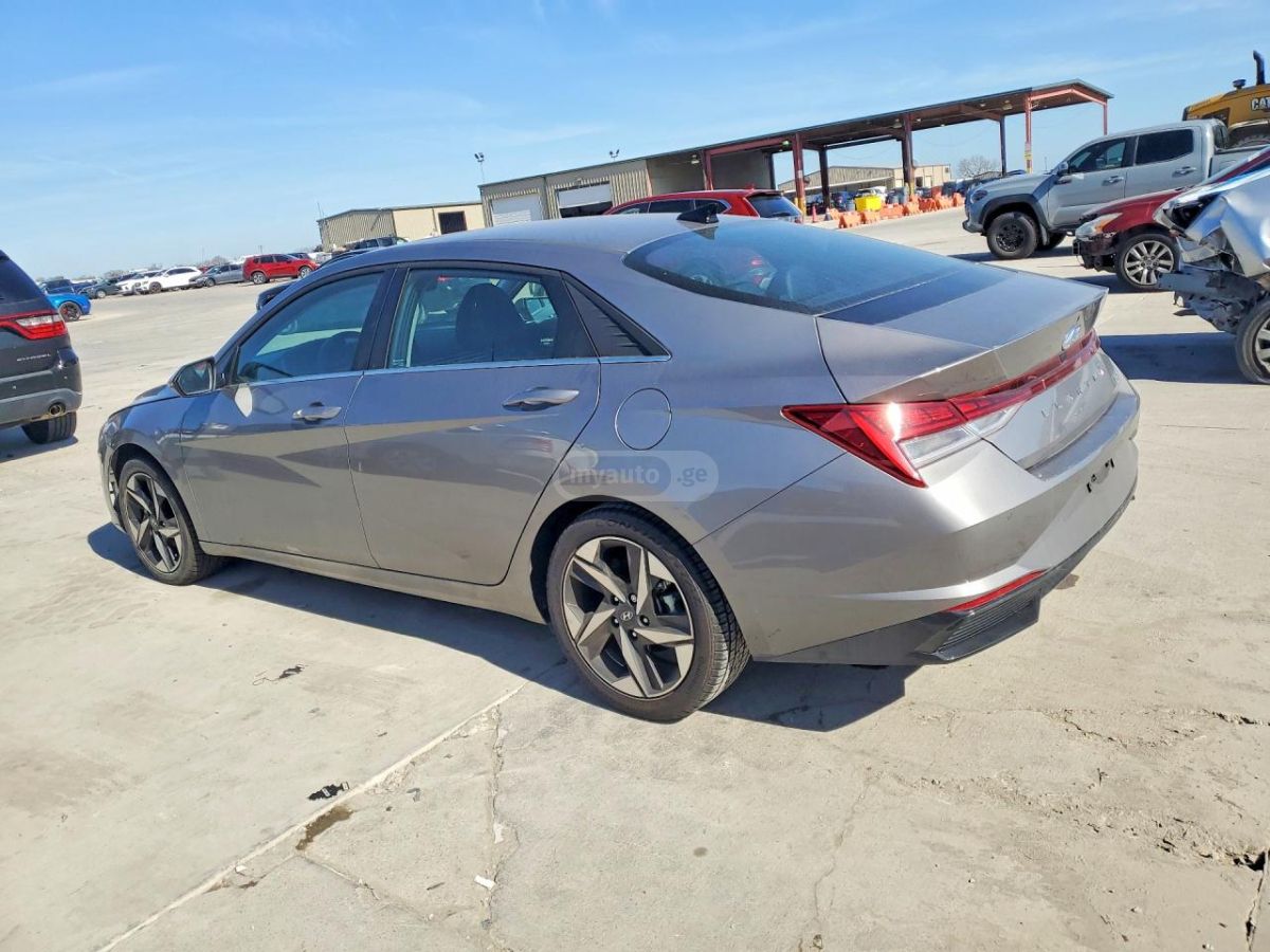 Hyundai Elantra - фото 2