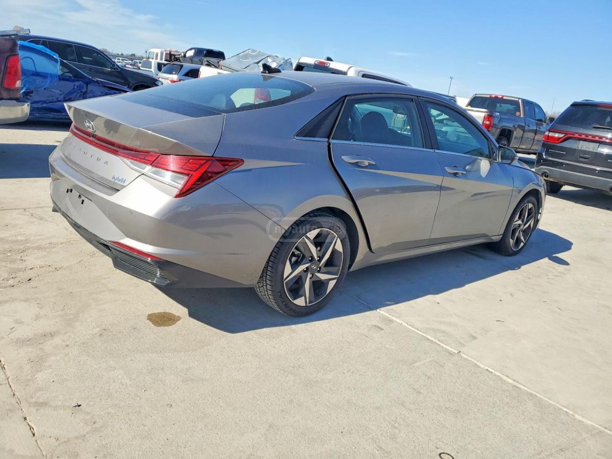 Hyundai Elantra - фото 3