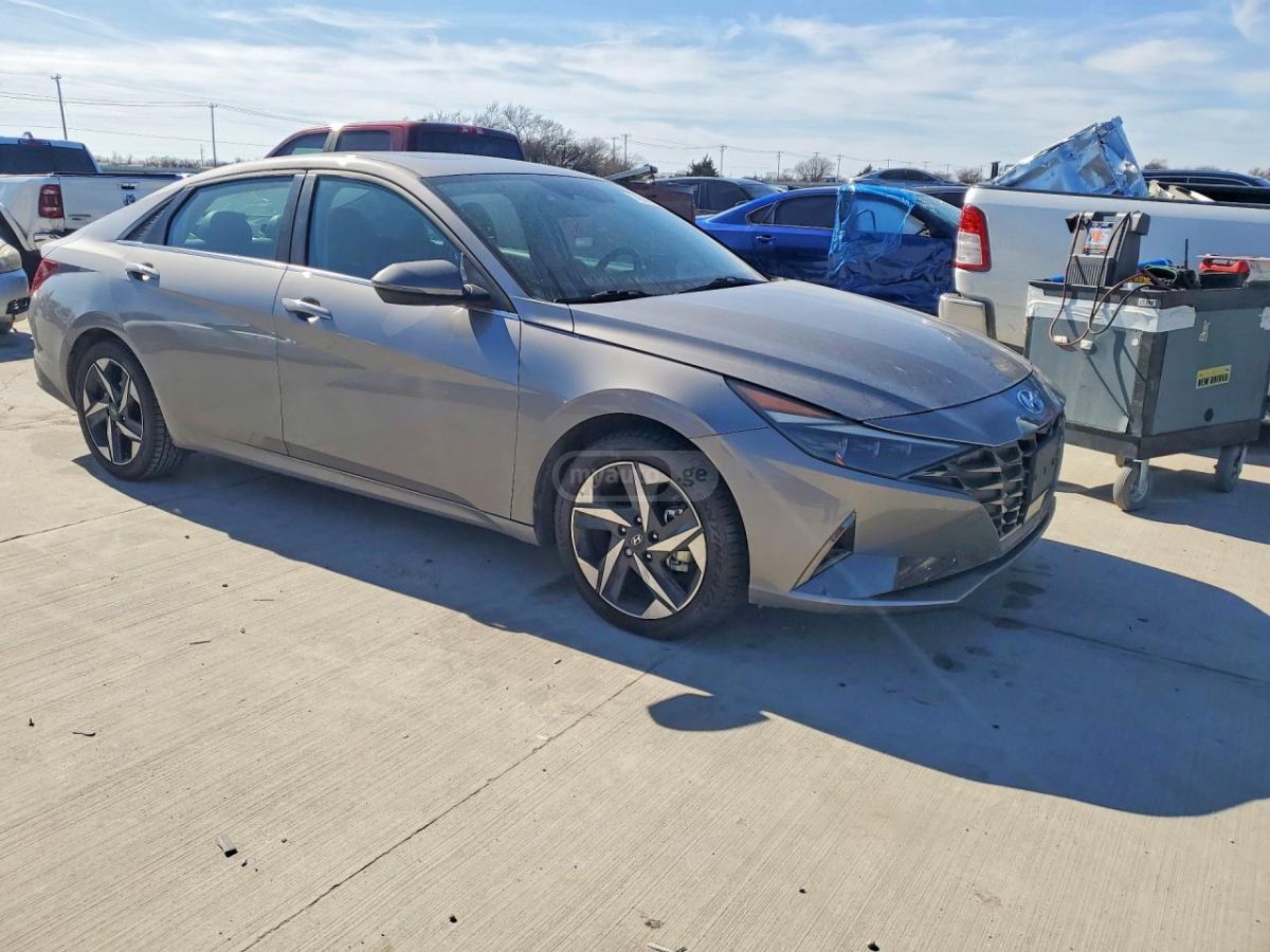 Hyundai Elantra - фото 4