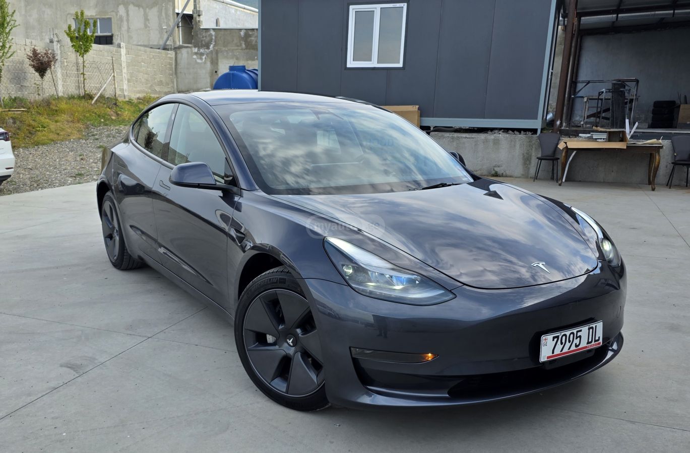 Tesla Model 3 - фото 1
