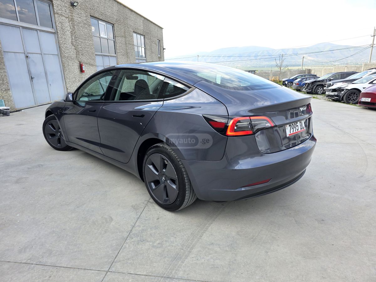 Tesla Model 3 - фото 3