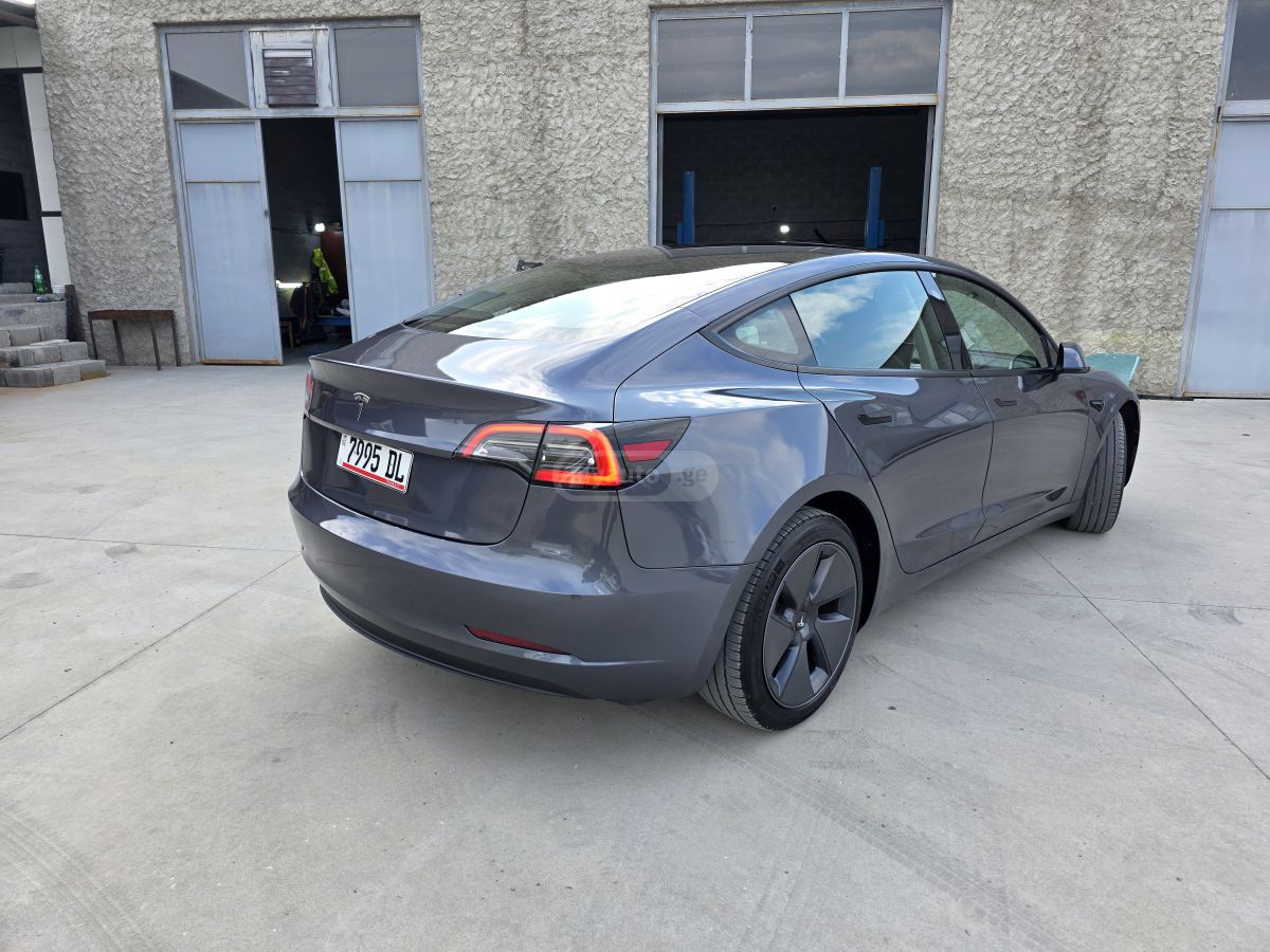 Tesla Model 3 - фото 4