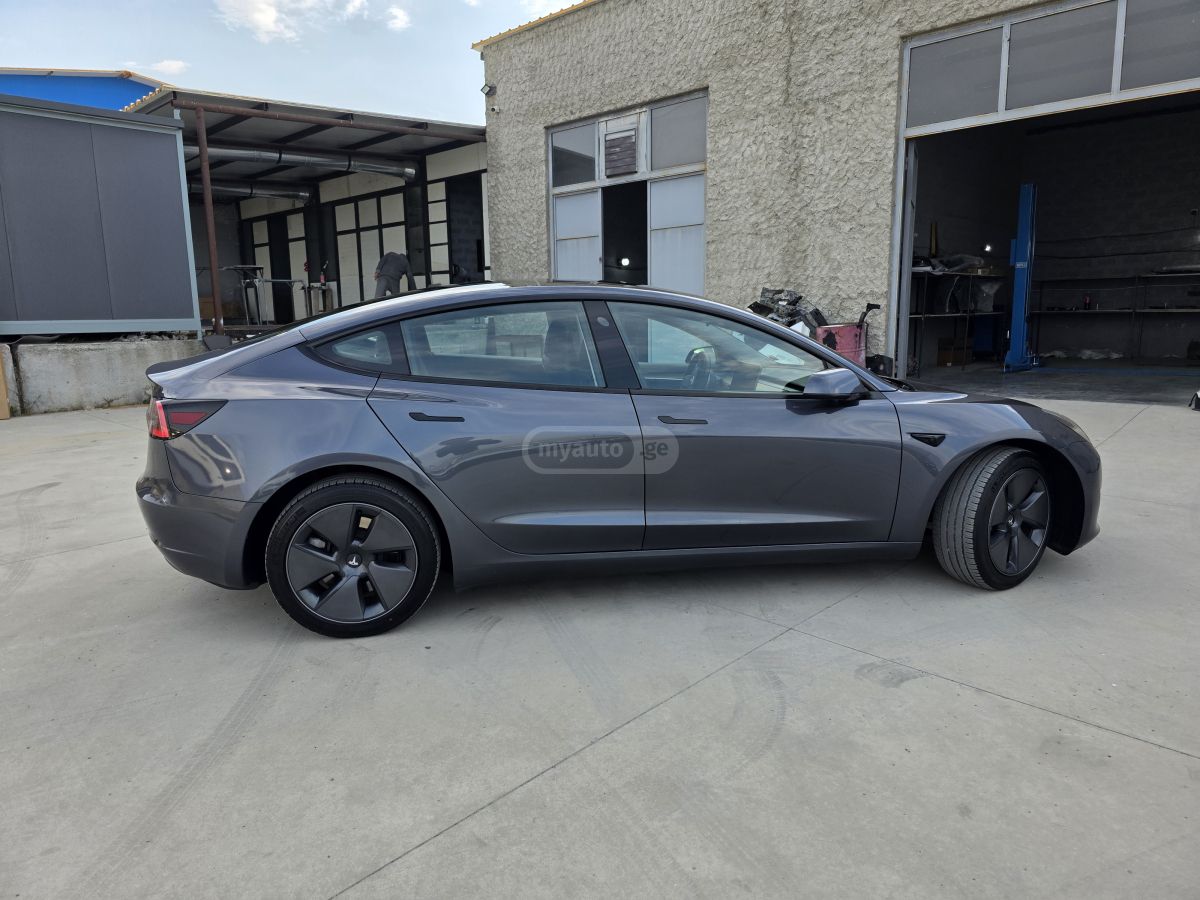 Tesla Model 3 - фото 5