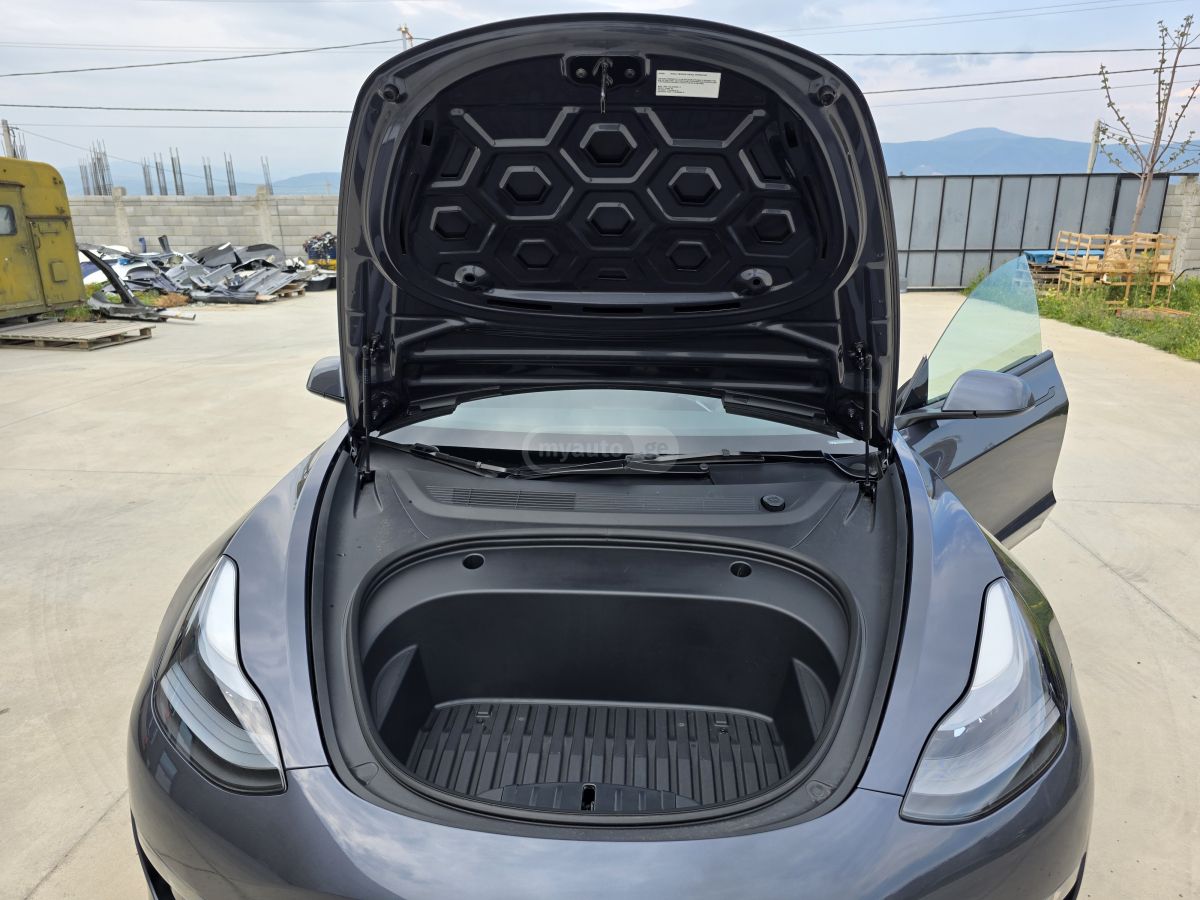 Tesla Model 3 - фото 6