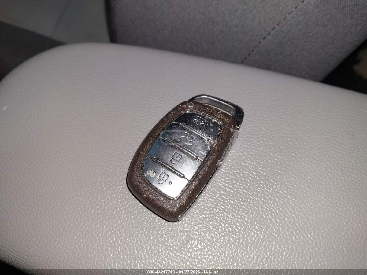 Hyundai Ioniq - фото 11