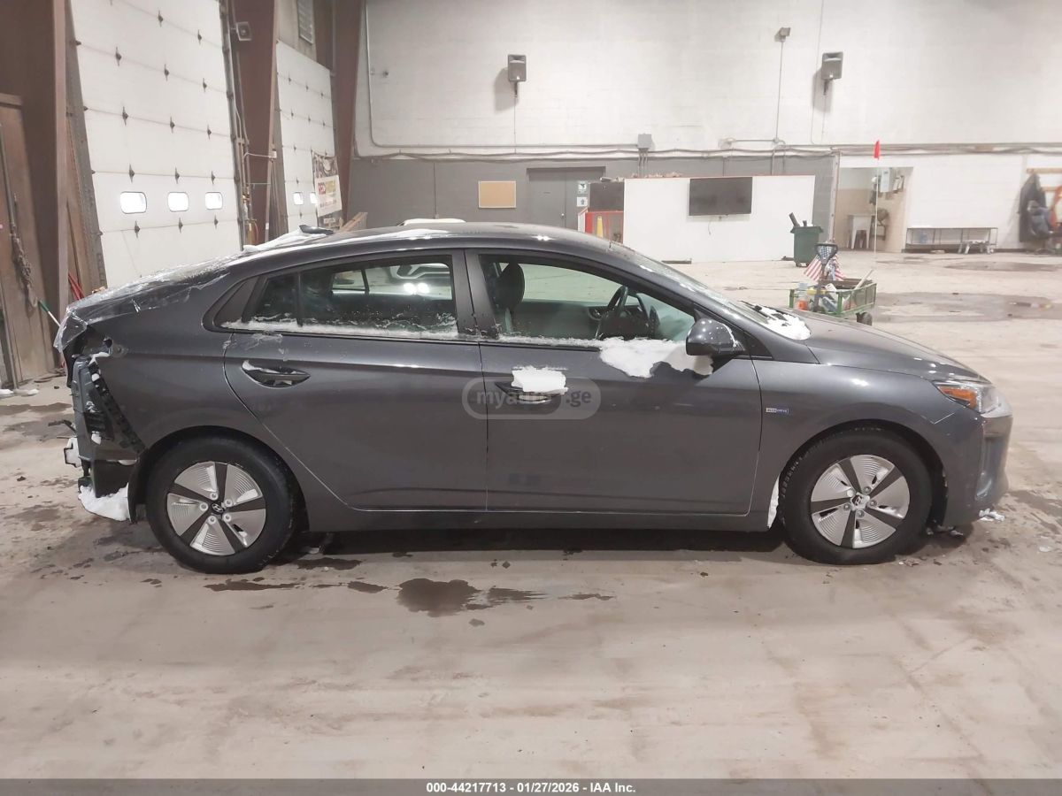 Hyundai Ioniq - фото 13