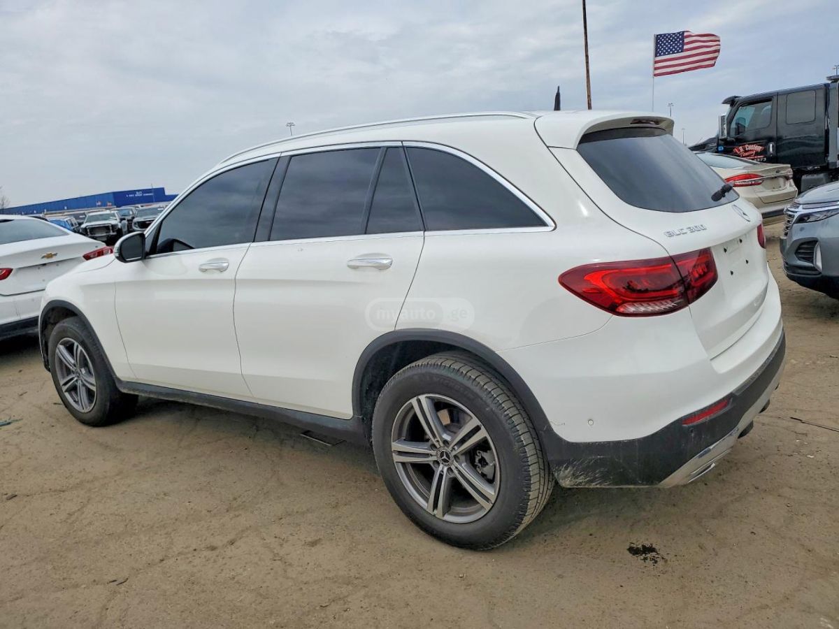 Mercedes-Benz GLC 300 - фото 2