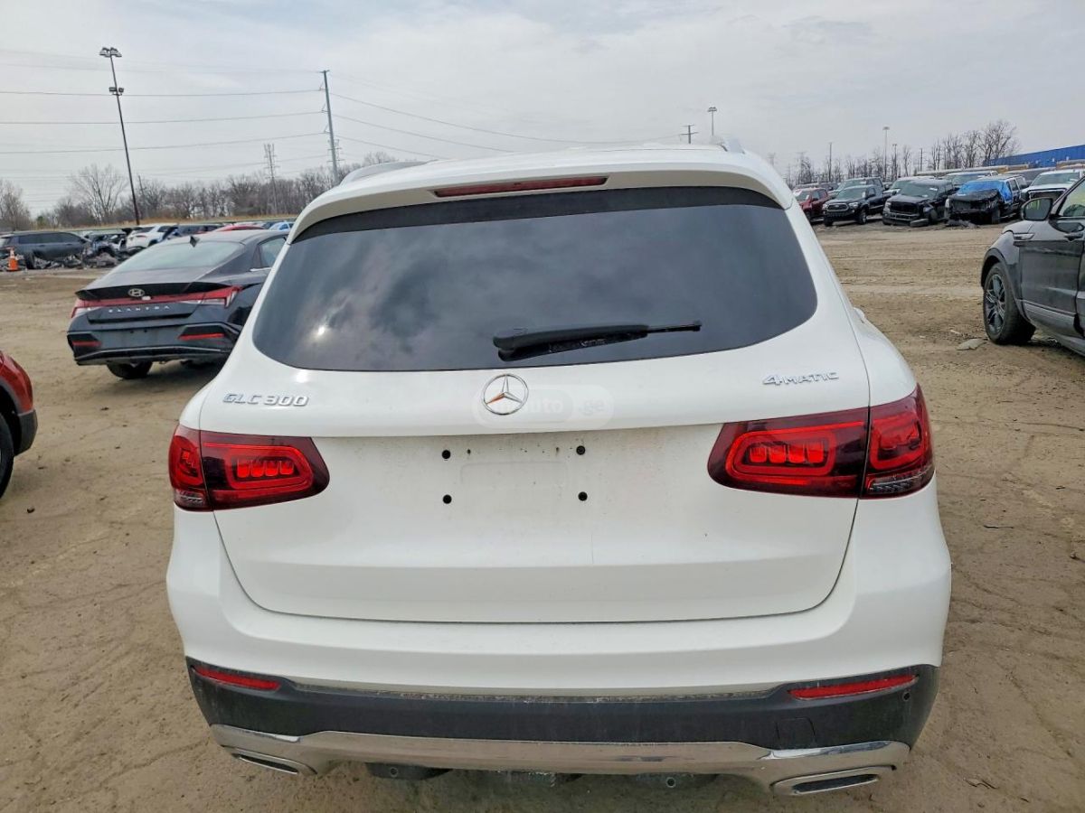 Mercedes-Benz GLC 300 - фото 6