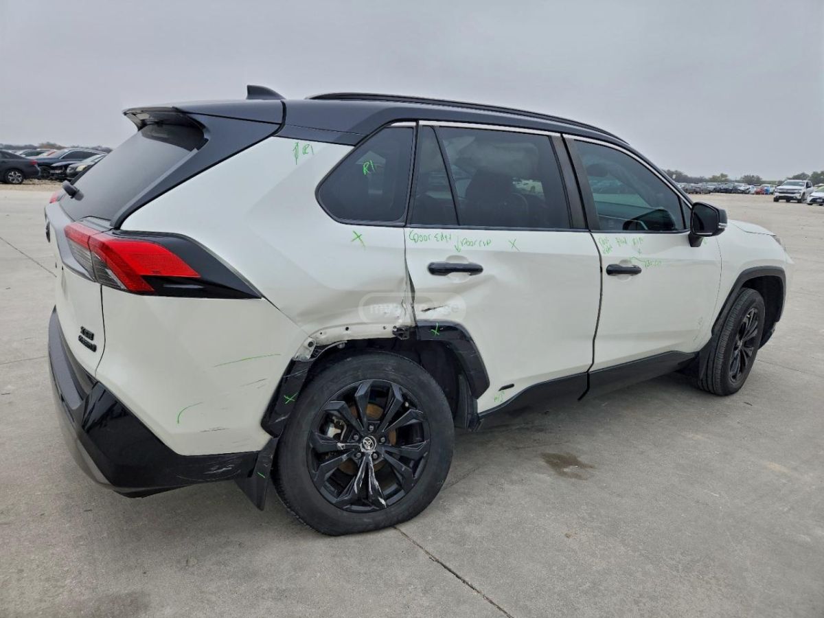 Toyota RAV 4 - фото 3