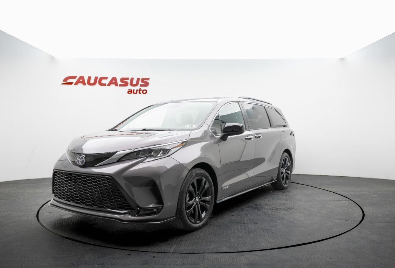 Toyota Sienna - фото 1