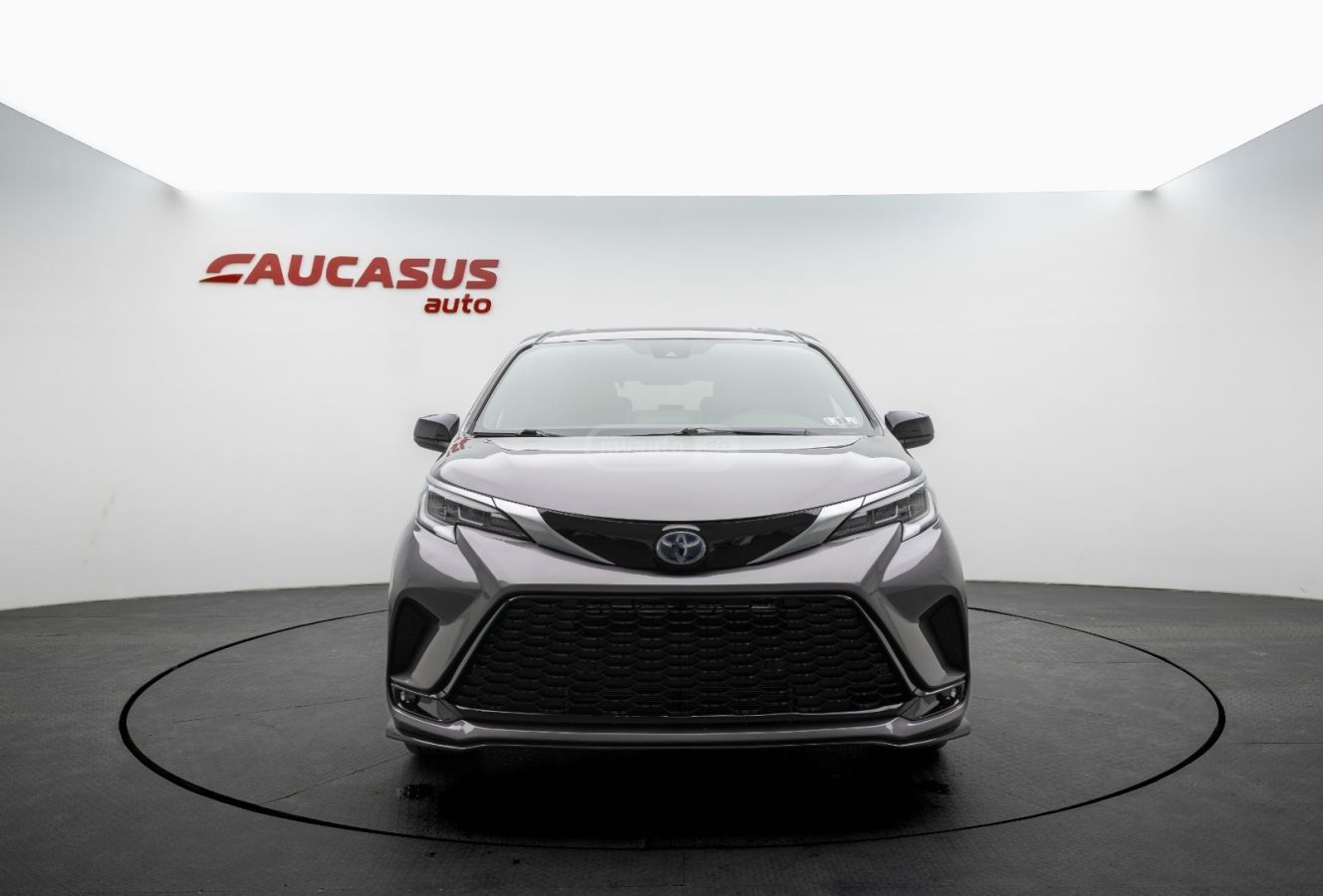 Toyota Sienna - фото 2