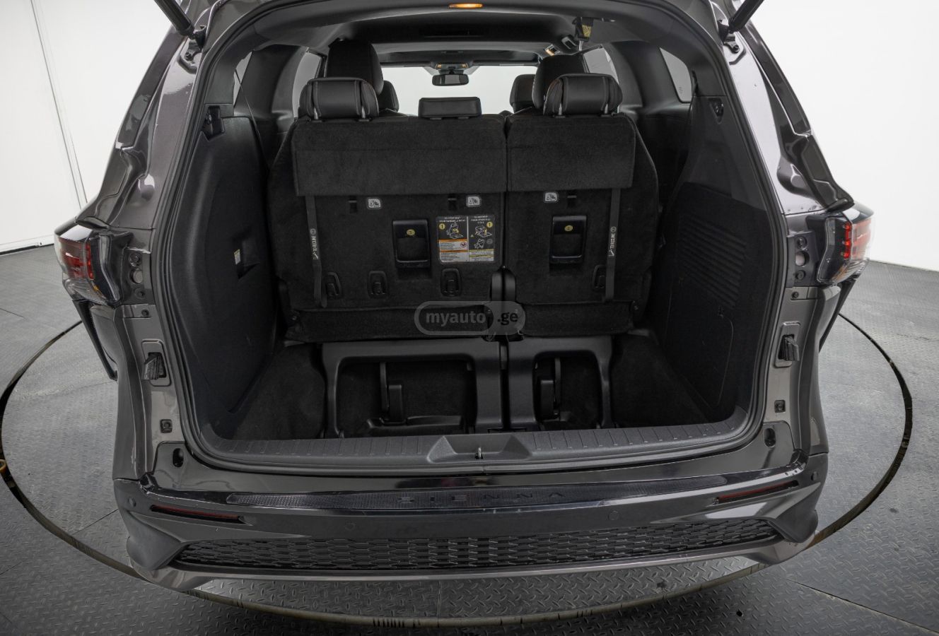 Toyota Sienna - фото 4