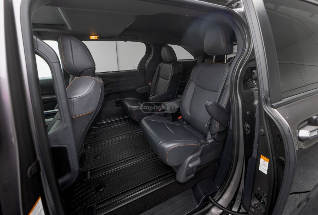 Toyota Sienna - фото 5