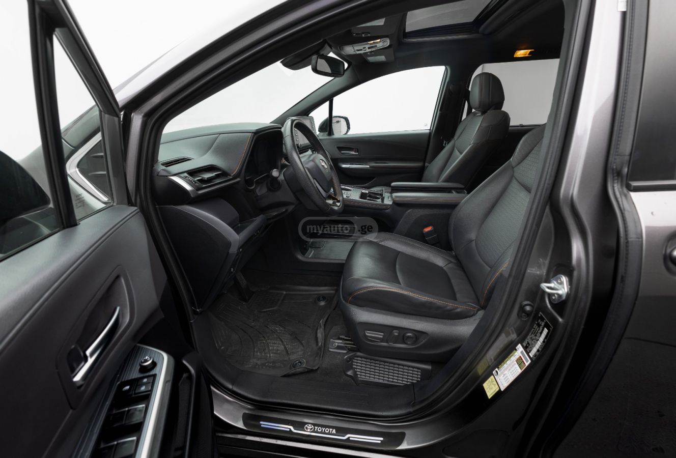 Toyota Sienna - фото 7