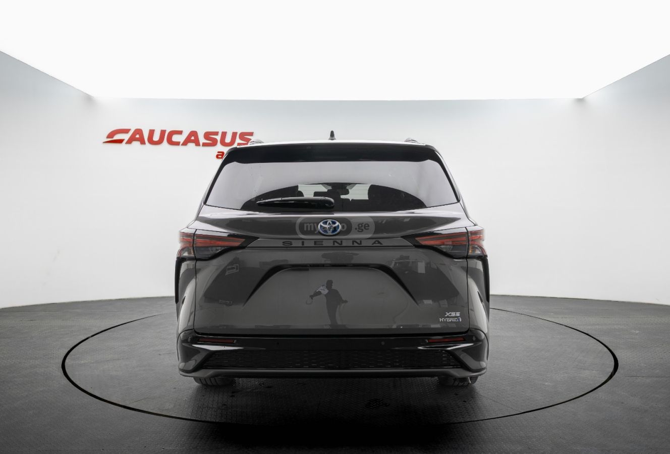 Toyota Sienna - фото 9