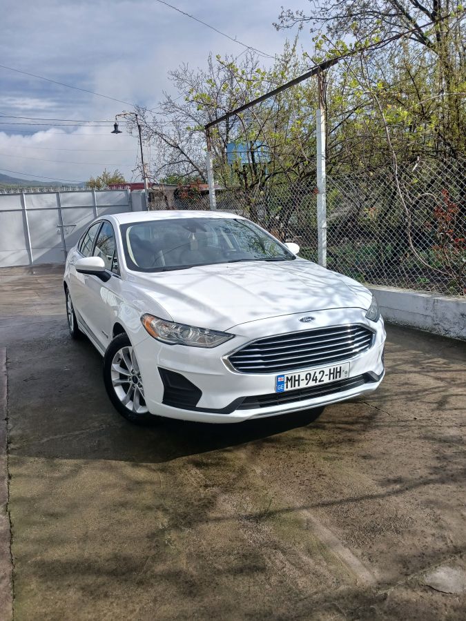 Ford Fusion - фото 1