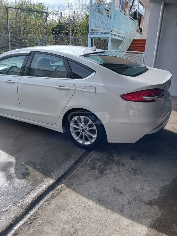 Ford Fusion - фото 3