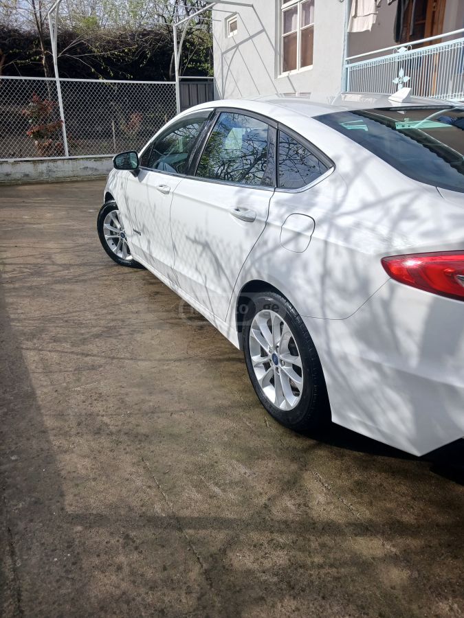 Ford Fusion - фото 4