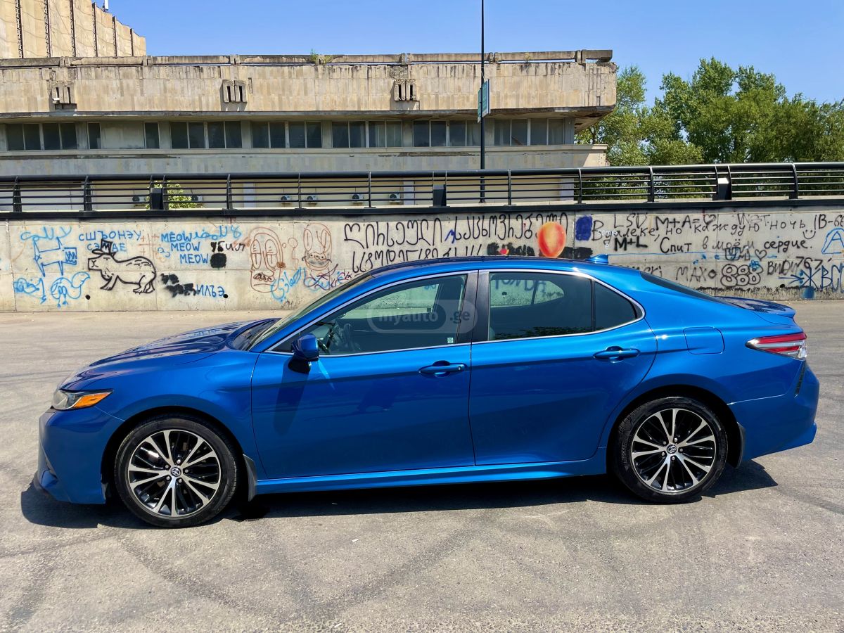 Toyota Camry - фото 4