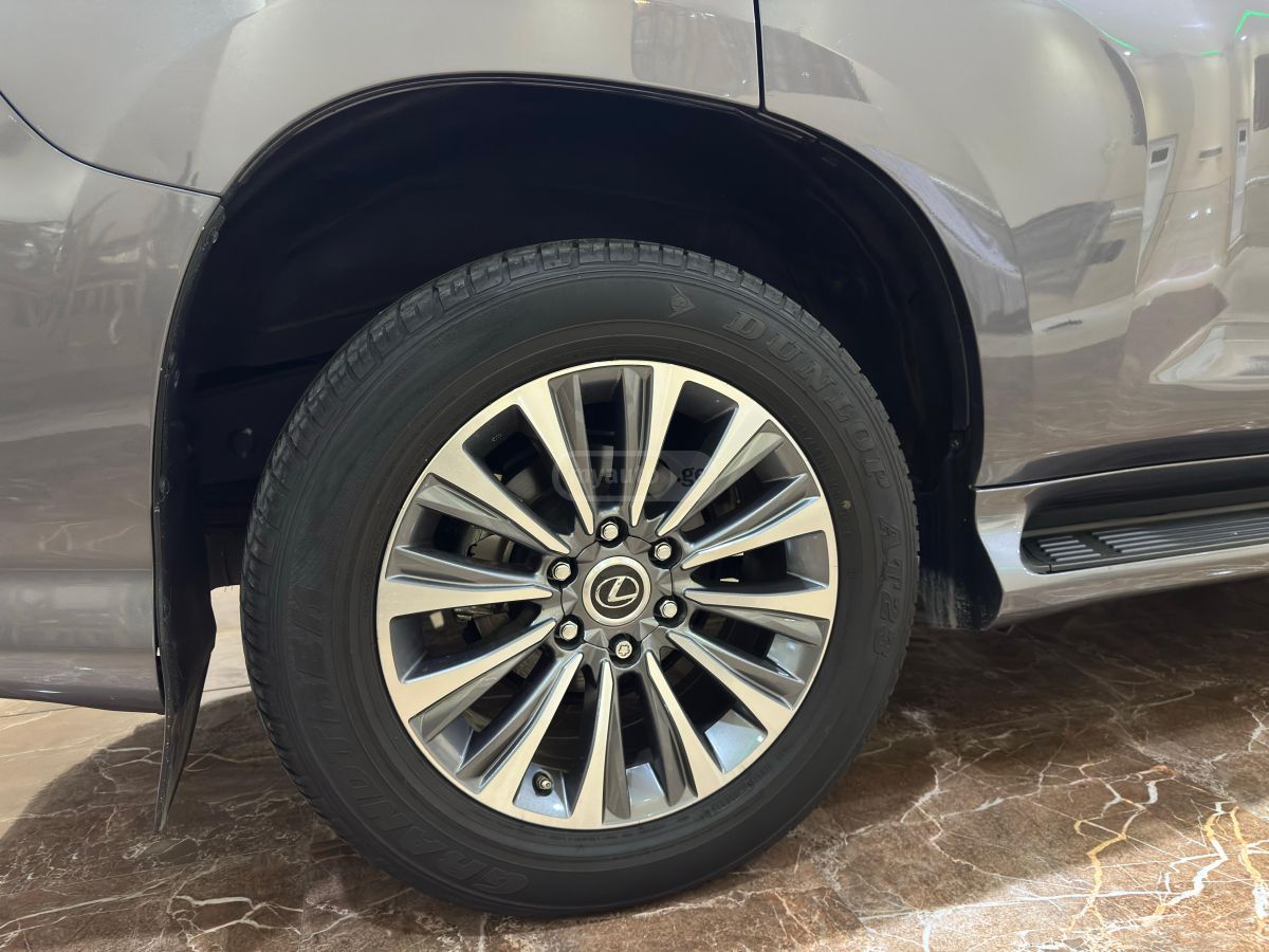 Lexus Luxury 4dr 4x4 Automatic — миниатюра 7