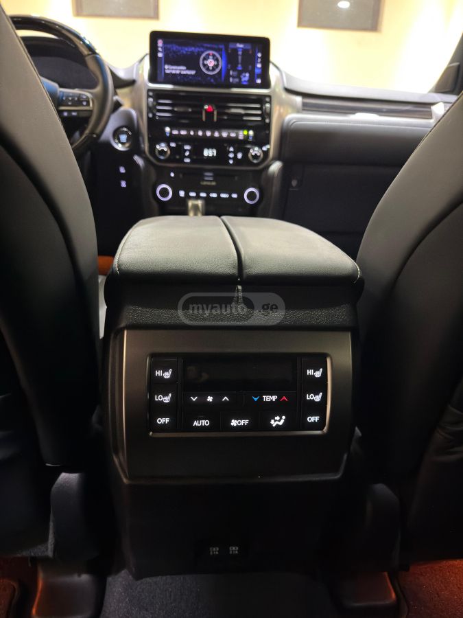 Lexus Luxury 4dr 4x4 Automatic — миниатюра 9