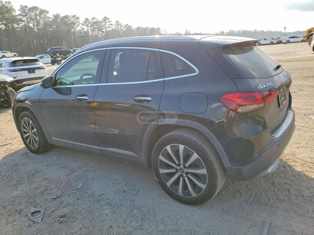 Mercedes-Benz GLA 250 - фото 2