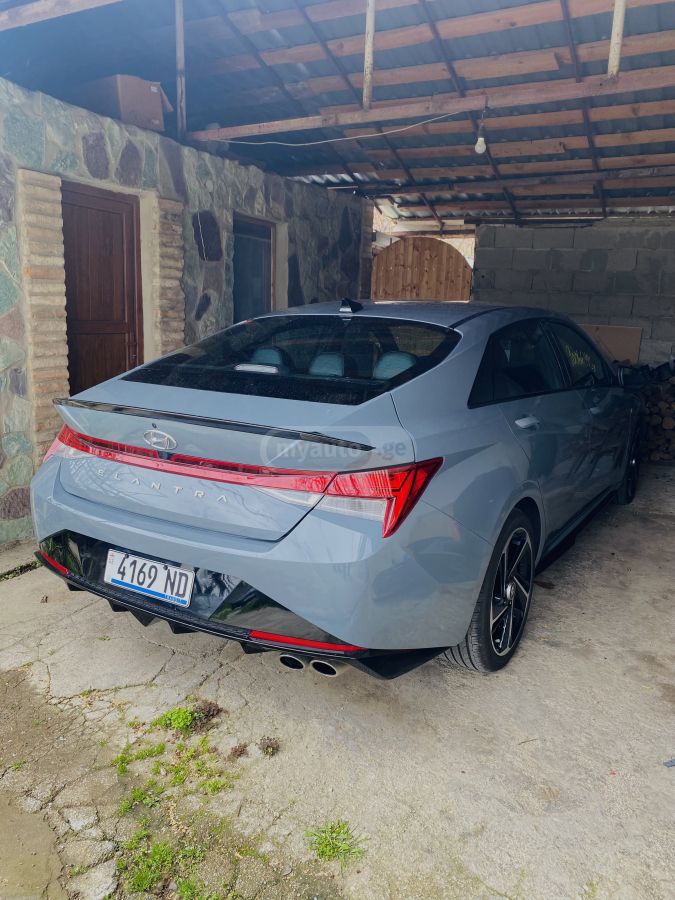 Hyundai Elantra - фото 1