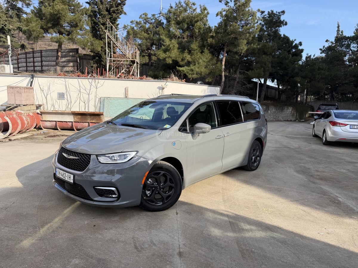 Chrysler Pacifica - фото 1