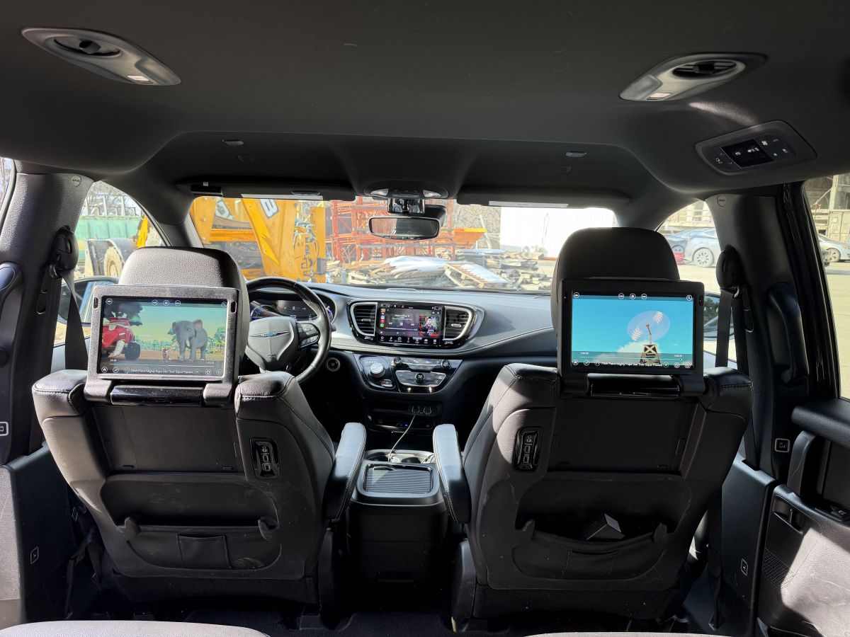 Chrysler Pacifica - фото 15