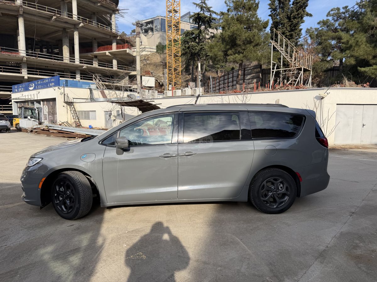 Chrysler Pacifica - фото 2