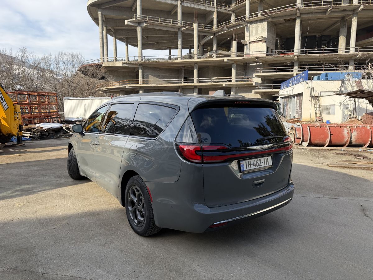 Chrysler Pacifica - фото 3