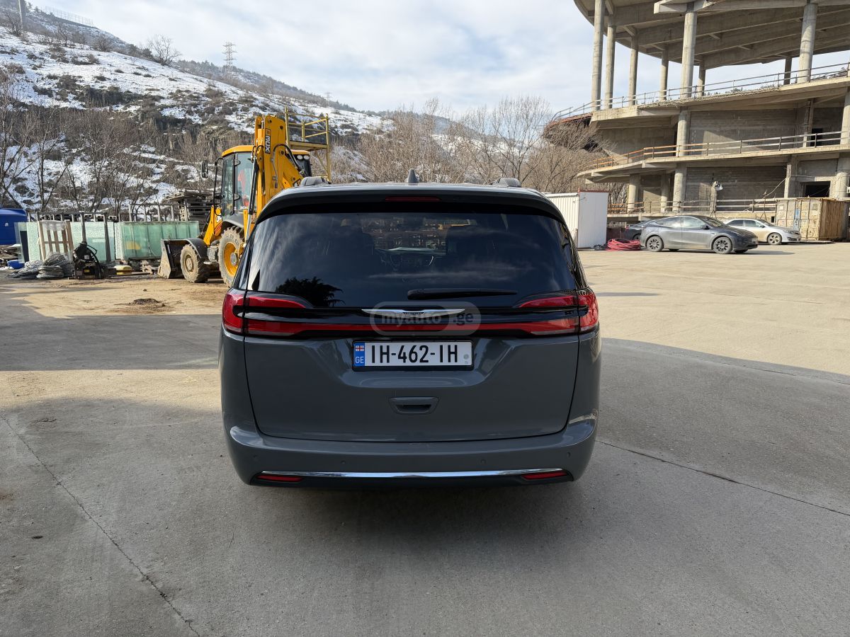 Chrysler Pacifica - фото 4