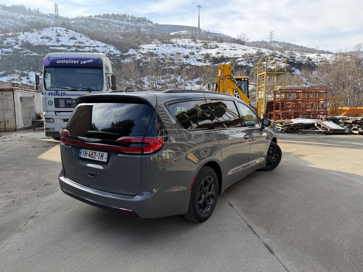 Chrysler Pacifica - фото 5