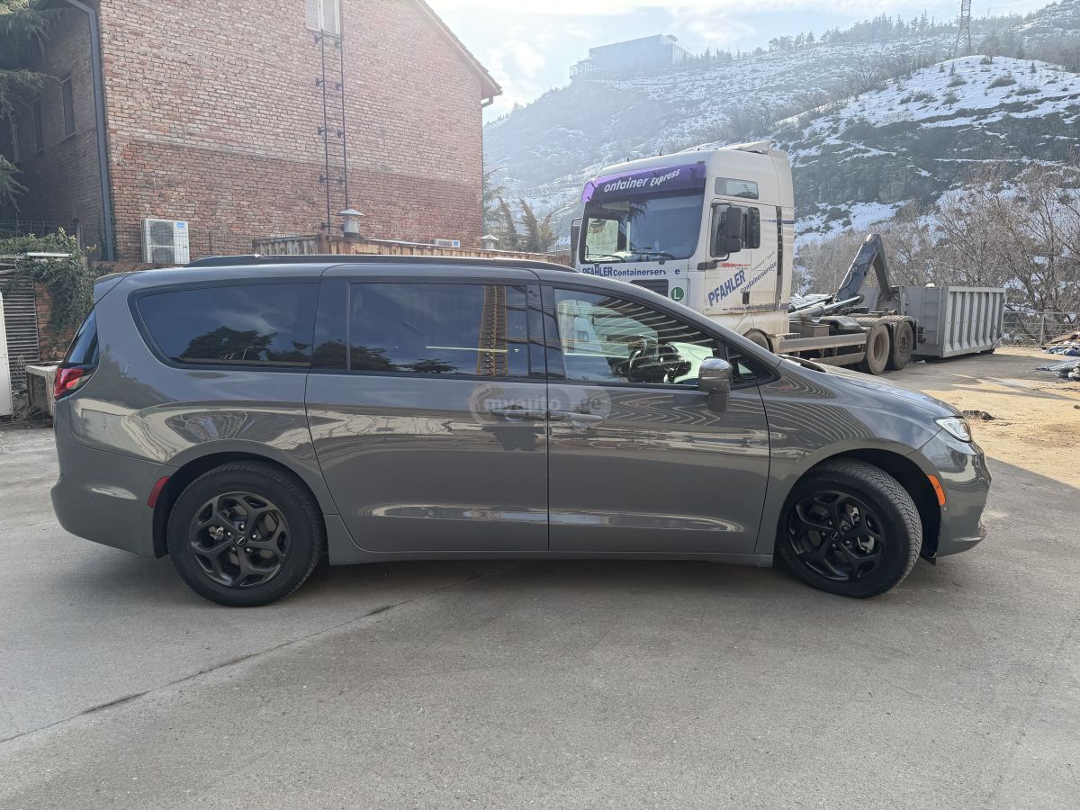 Chrysler Pacifica - фото 6